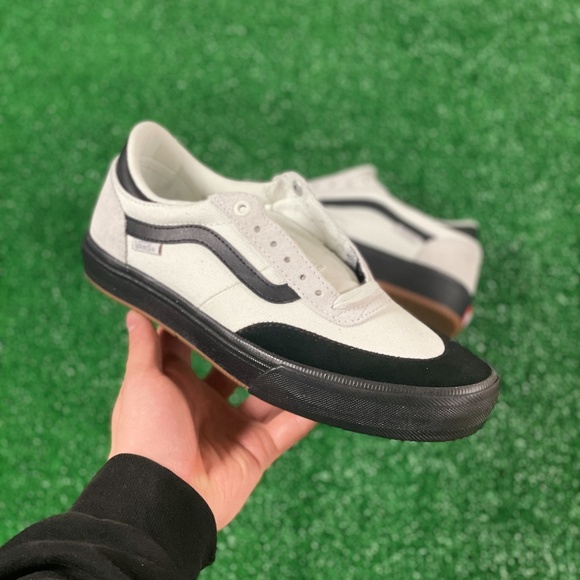 Vans Shoes | Vans Gilbert Crockett Pro 2 Low Mens Skate Shoes White Black Vn0a38cow7u New 7.5 | Color: Black/White | Size: 7.5 | Clutchswag's Closet
